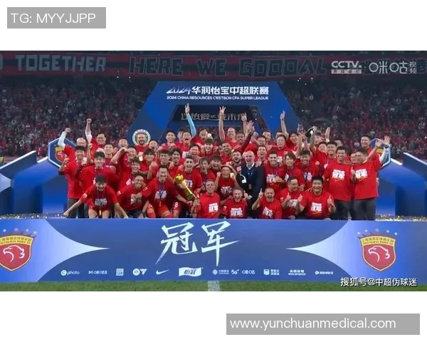 恒大队再次获得中超冠军,卫冕成功引发球迷热议和赞美 恒大队再次获得中超冠军,卫冕成功引发球迷热议和赞美